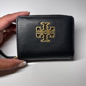 Tory Burch mini Britten wallet like new!